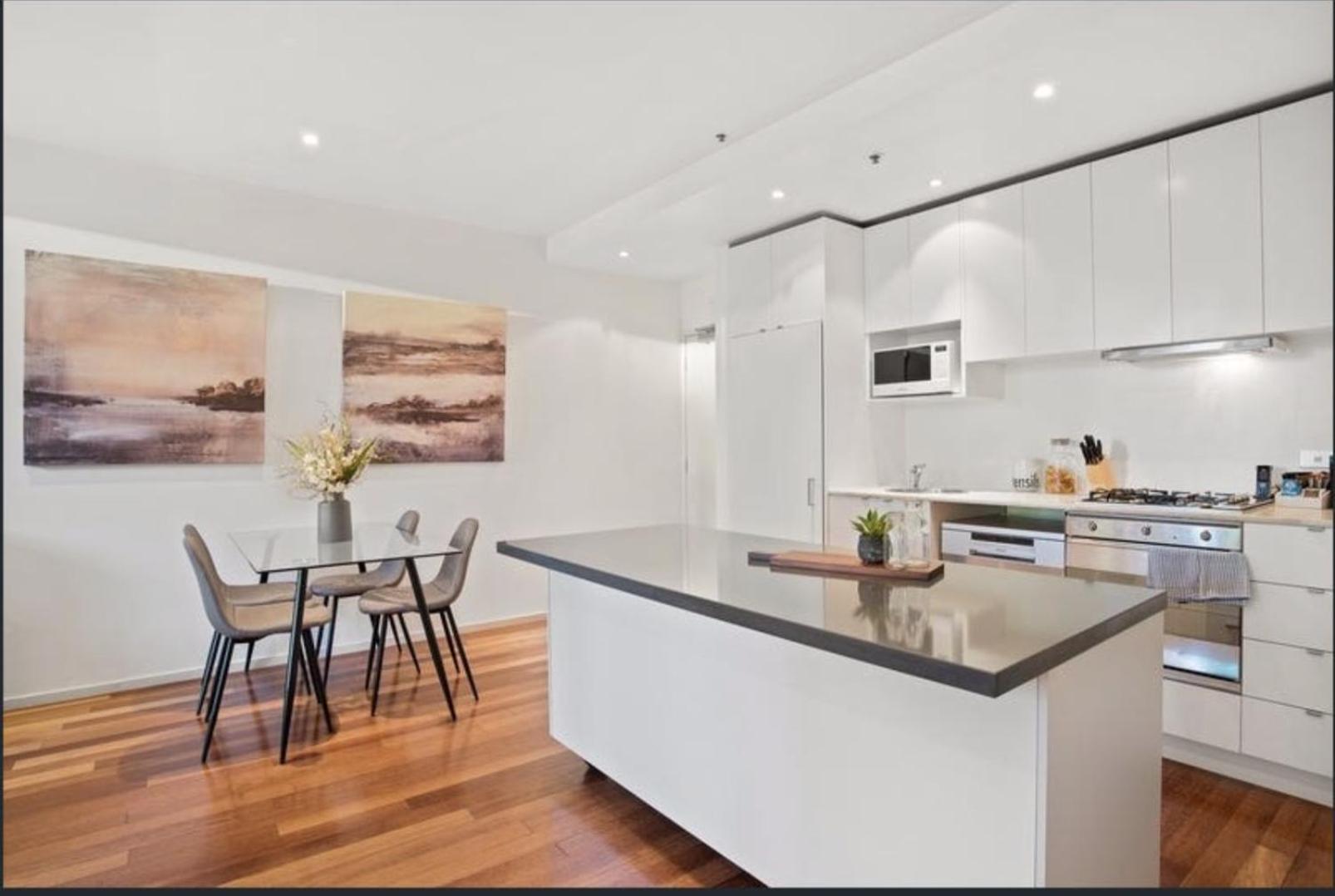 Readyset Apartments At Liberty Melbourne Exterior photo